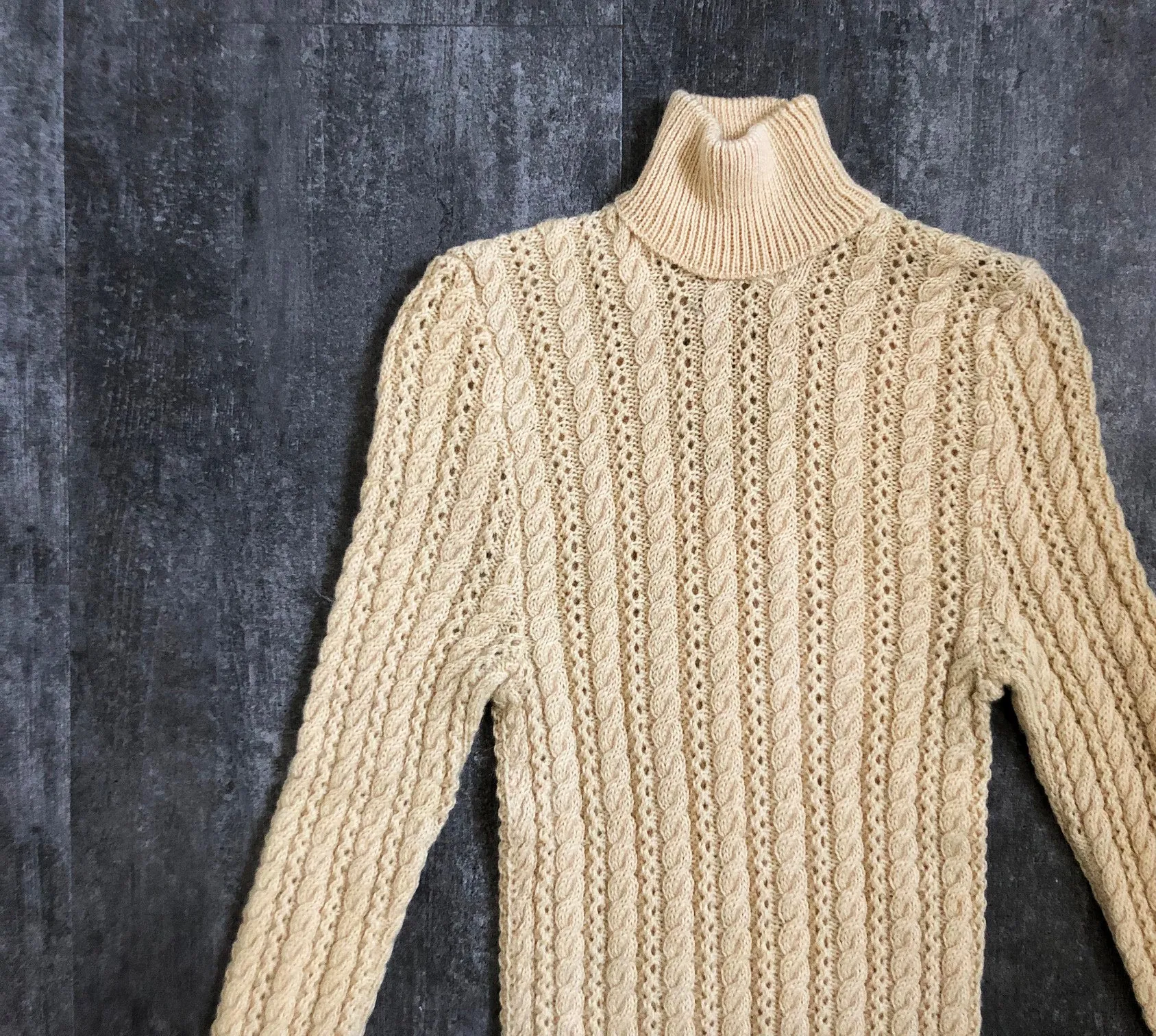 1930s cable knit sweater . vintage 30s sweater . size xs to s