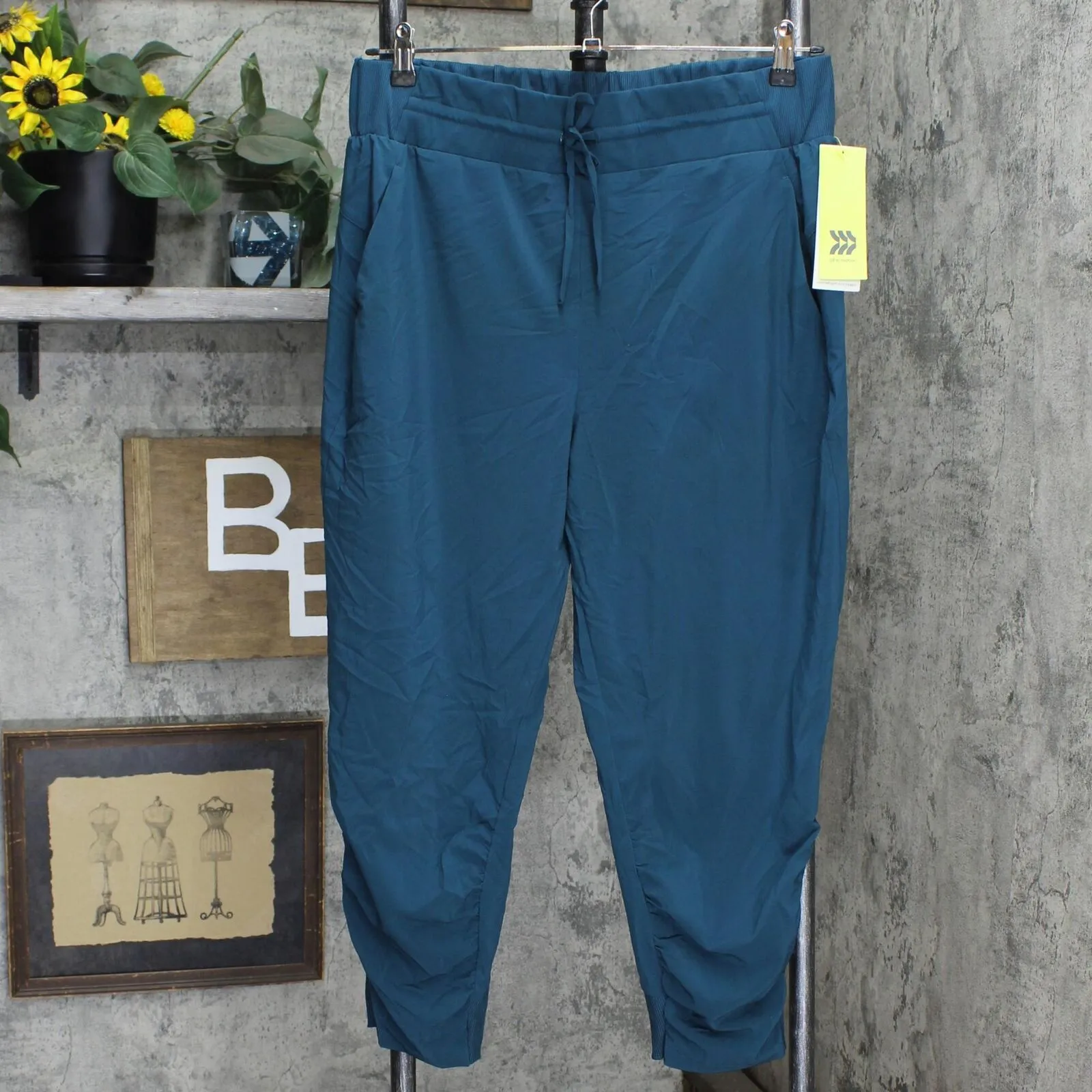 All in Motion Women's Stretch Woven Ruched Leg Pants 24" 563169
