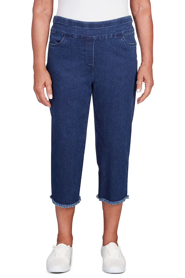 Allure Frayed Denim Capri Pant