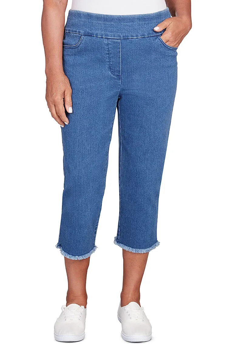 Allure Frayed Denim Capri Pant