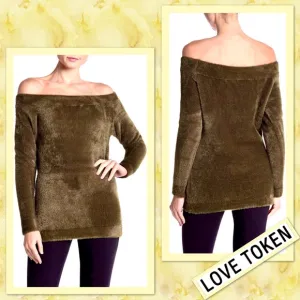 Anthropologie by Love Token Fuzzy Sweatshirt in Olive (Army, Moss Green)