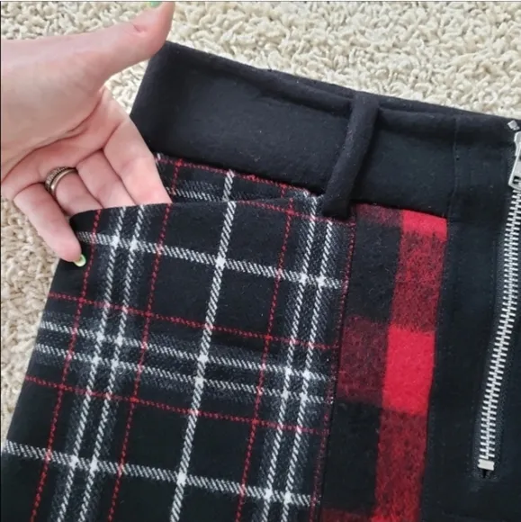 April, May Wilma Plaid Mini Skirt Size Medium