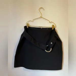 Cache Black mini short Skirt with silver belt size 8
