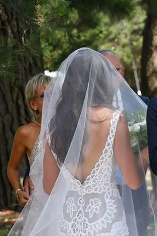 Cheap V-Neck Sleeveless V-Back Hollow Beach Wedding Dress,MW295