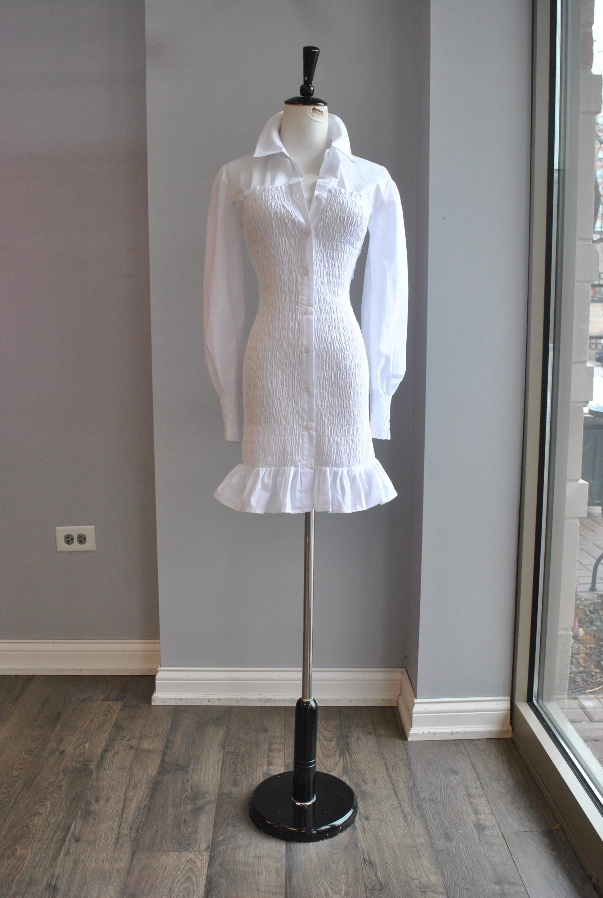 CLEARANCE - WHITE SHIRT DRESS WITH RUSHING