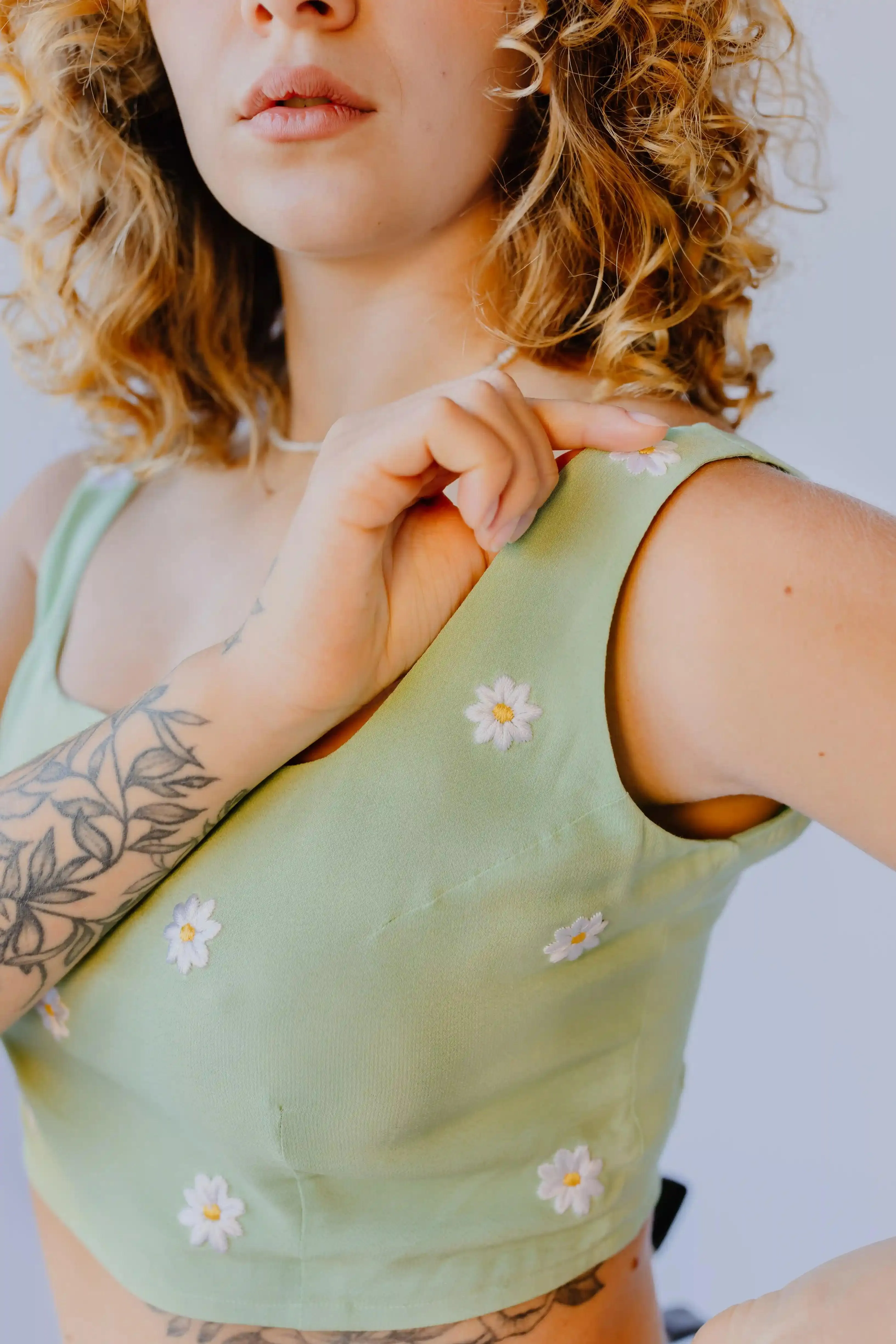 Daisy embroidered tank top