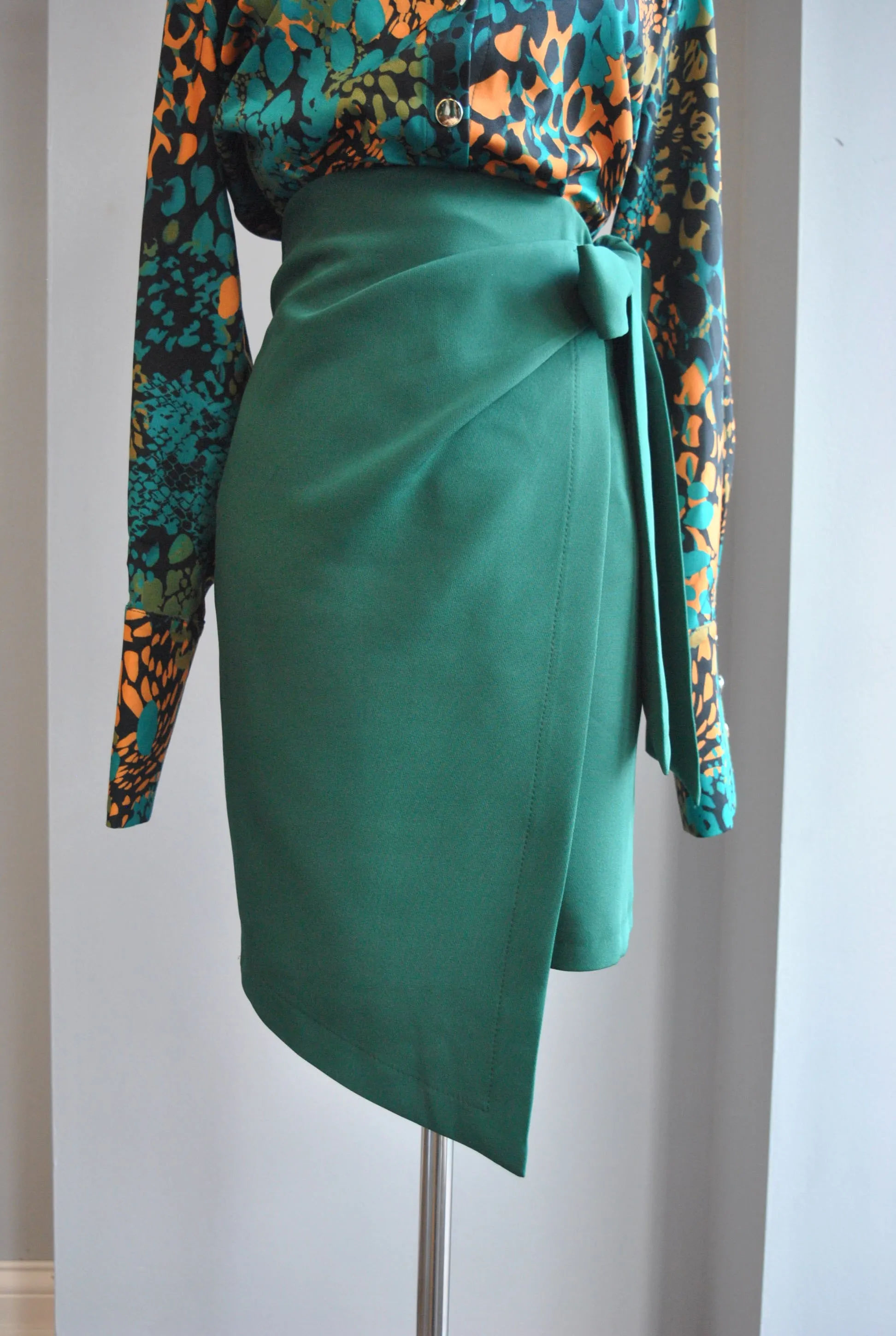 EMERALD GREEN SKIRT WITH SIDE TIE