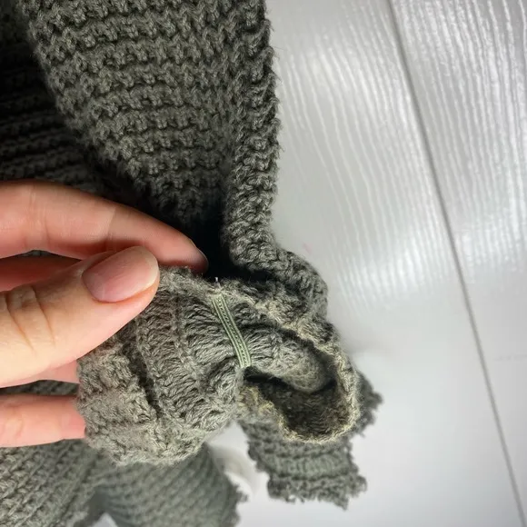 Free people green sweater 100% cotton size xs