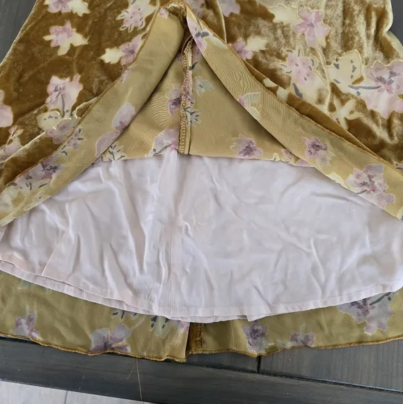 Free People Margaux velvet mini skirt size 6
