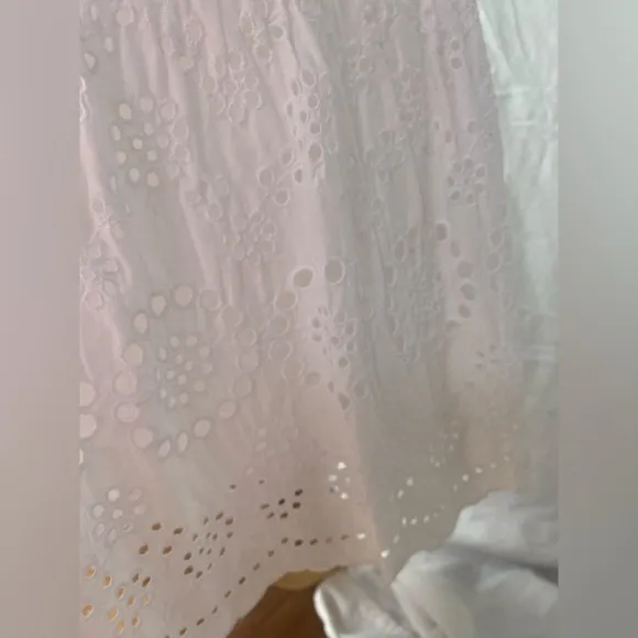Gap white eyelet wrap skirt Large NWOT