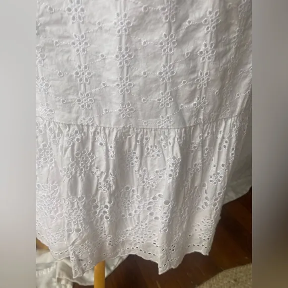 Gap white eyelet wrap skirt Large NWOT