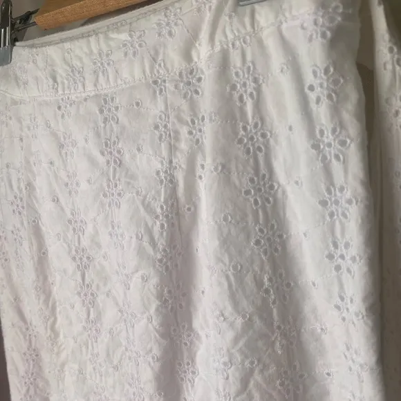 Gap white eyelet wrap skirt Large NWOT