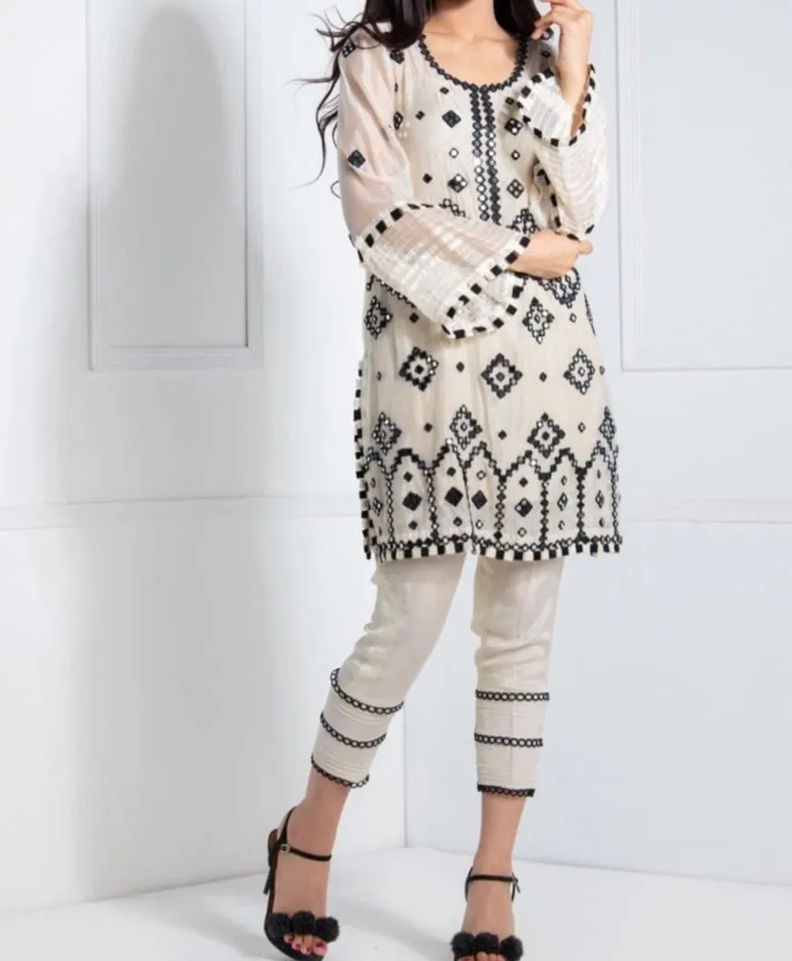 Grace W23-Embroidered 3pc organza dress with organza embroidered duppata.