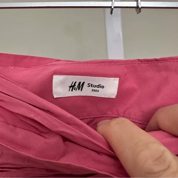 H&amp;M TRAIN-DETAIL GATHERED MINI SKIRT size 2