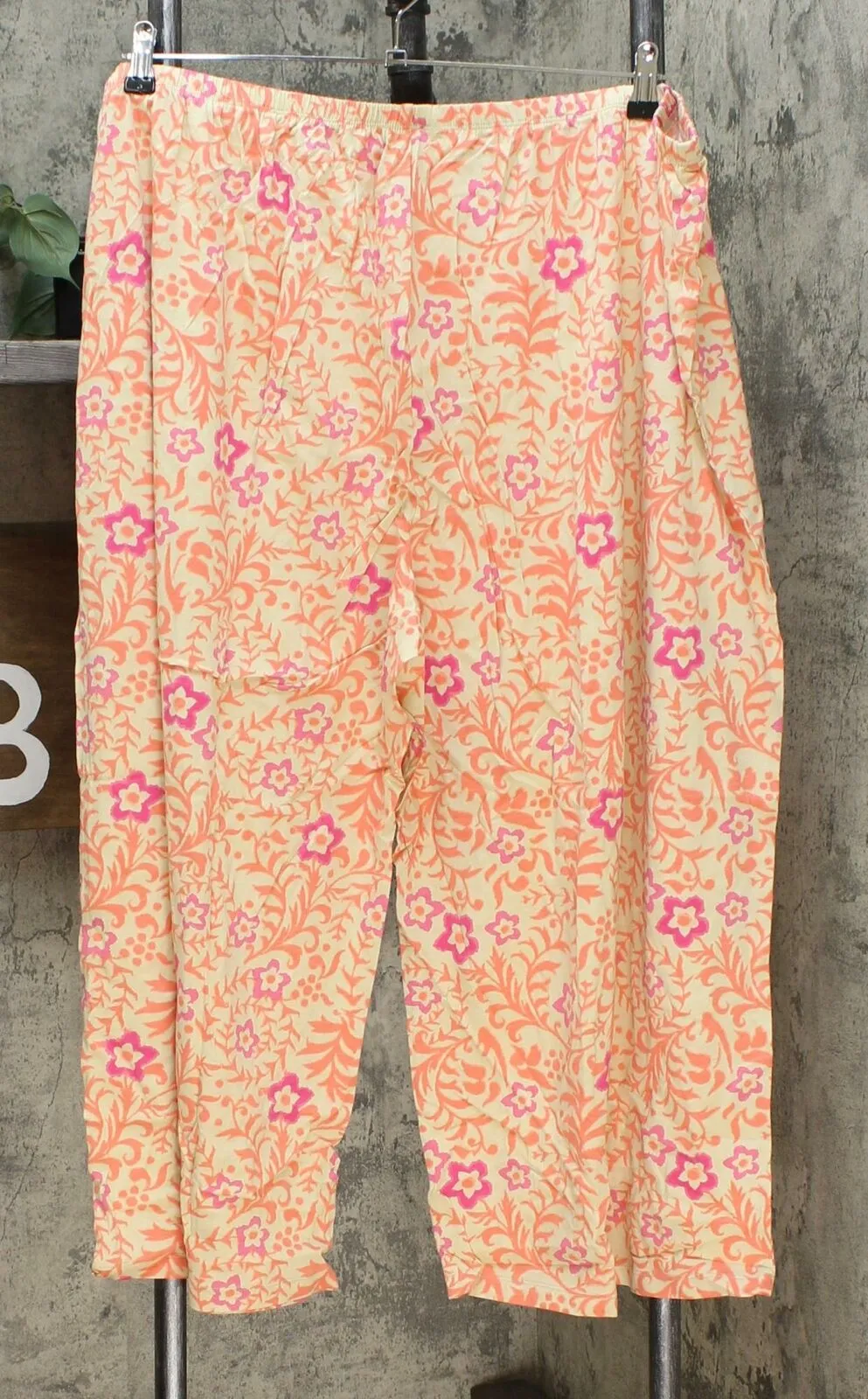 HUE Women's Plus Size 2-Piece Capri Pant Sleepwear Pajama Set