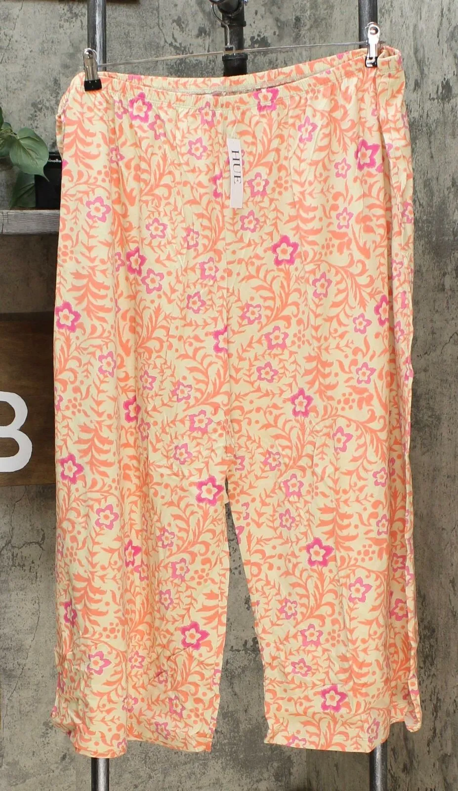 HUE Women's Plus Size 2-Piece Capri Pant Sleepwear Pajama Set