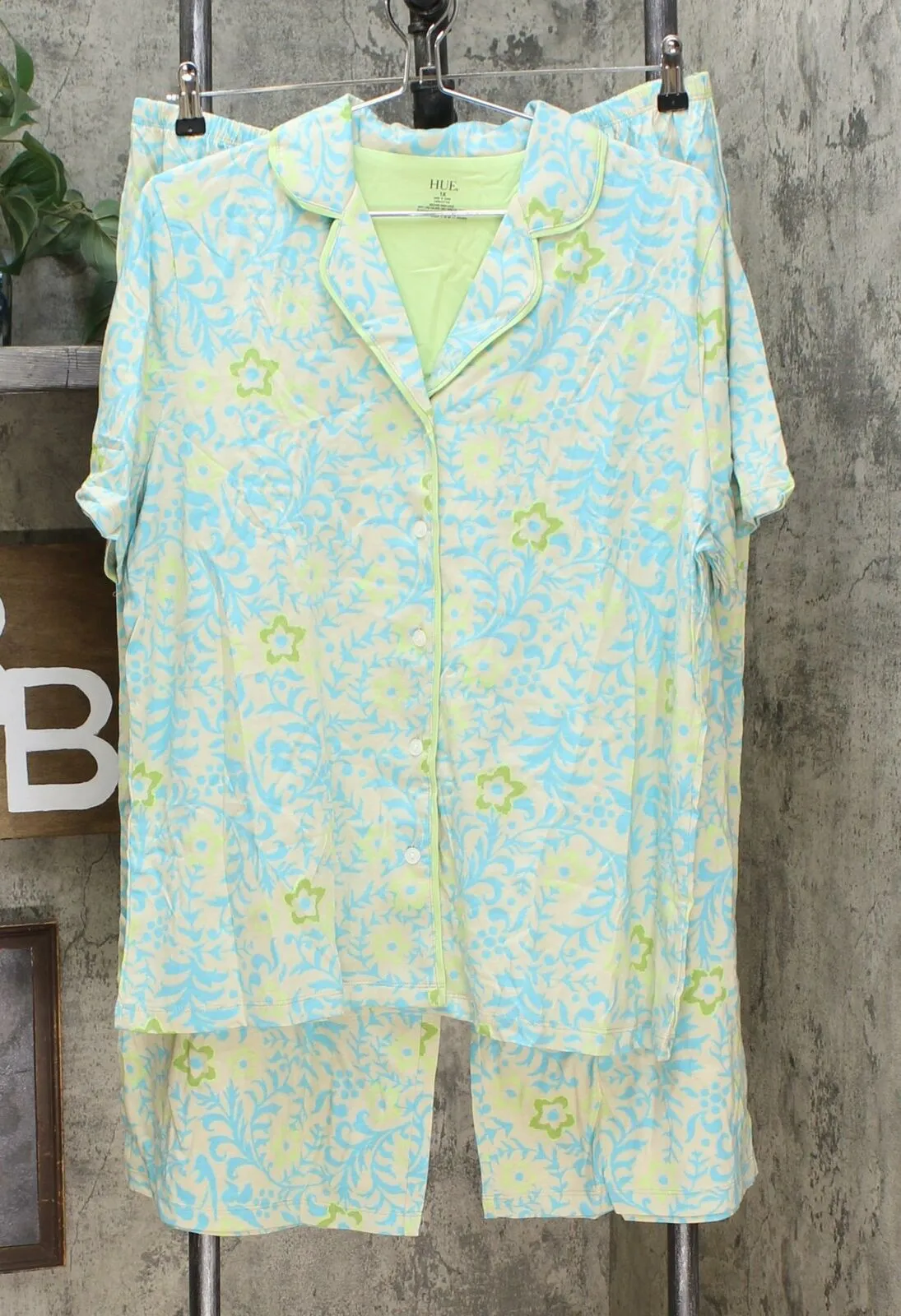 HUE Women's Plus Size 2 Piece Capri Pant Sleepwear Set Tropical Blue 1X