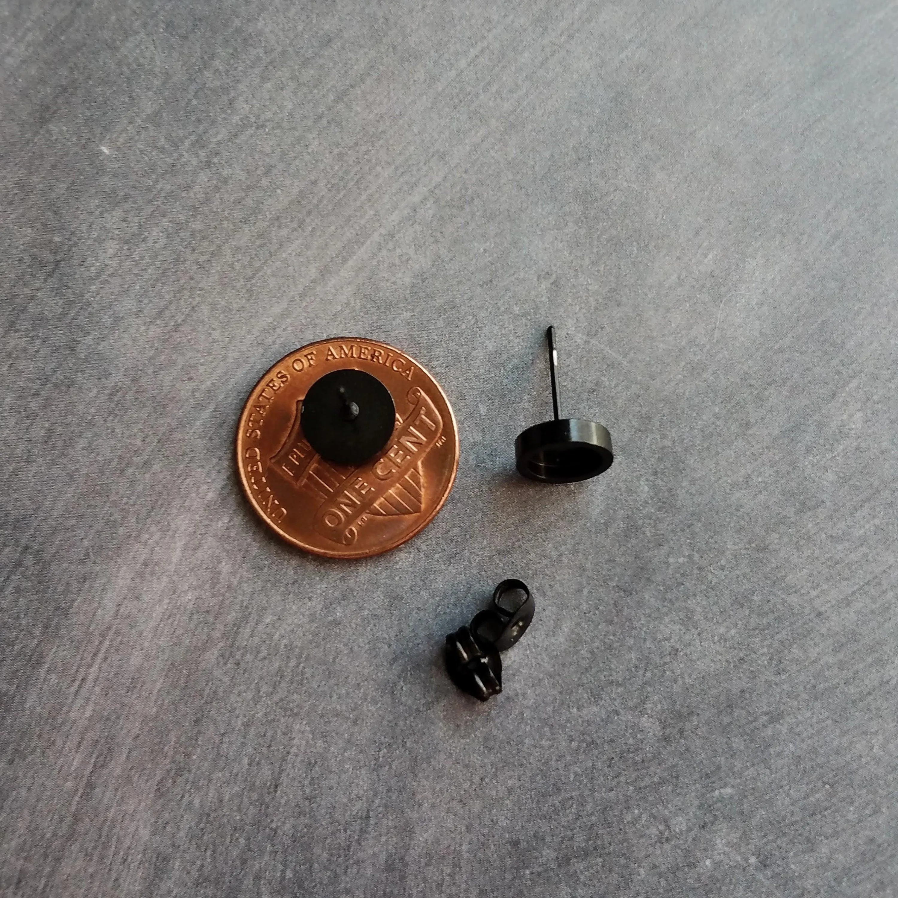 Ice Mint Blue Black Stud Earrings, ice blue earring, Alice blue earrings, matte black earring, small druzy earrings, jagged round stone pale