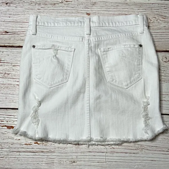 James Jeans Daisy Denim Mini Skirt in Opaque White Sz 27 Sz 4