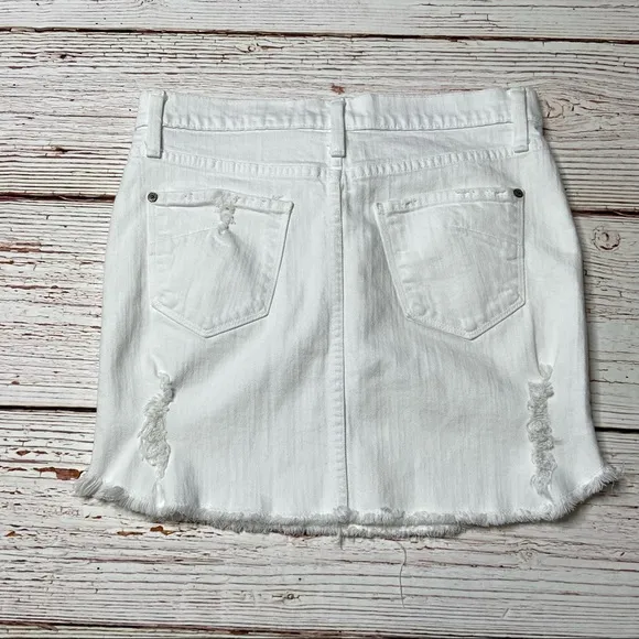 James Jeans Daisy Denim Mini Skirt in Opaque White Sz 27 Sz 4