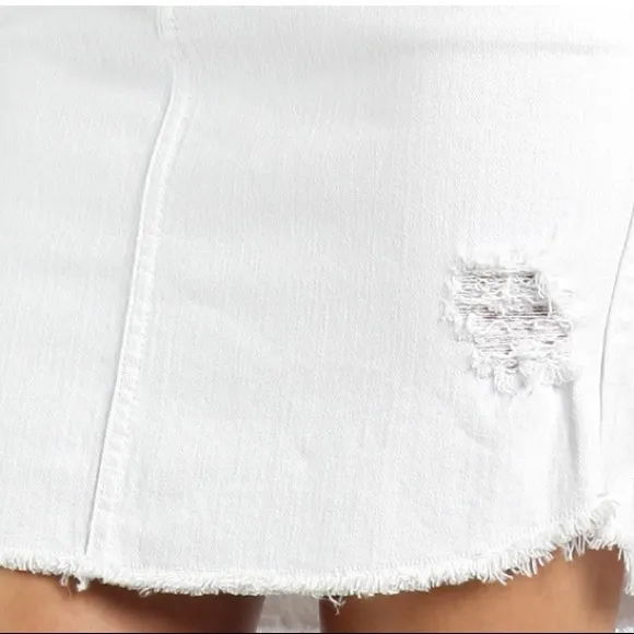 James Jeans Daisy Denim Mini Skirt in Opaque White Sz 27 Sz 4