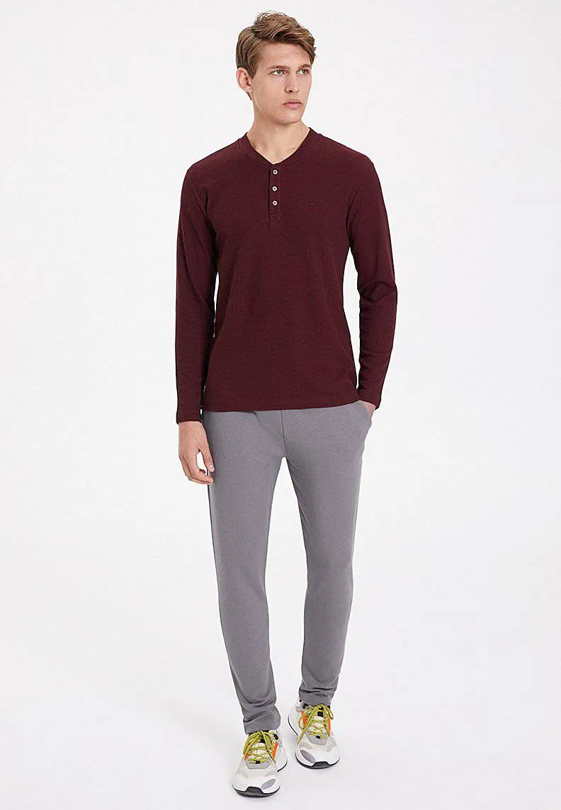 Koyu Kırmızı Henley Yaka Pamuklu Regular Fit Waffle Kumaş Uzun Kollu Erkek T-Shirt ESSENTIALS LONG SLEEVE HENLEY