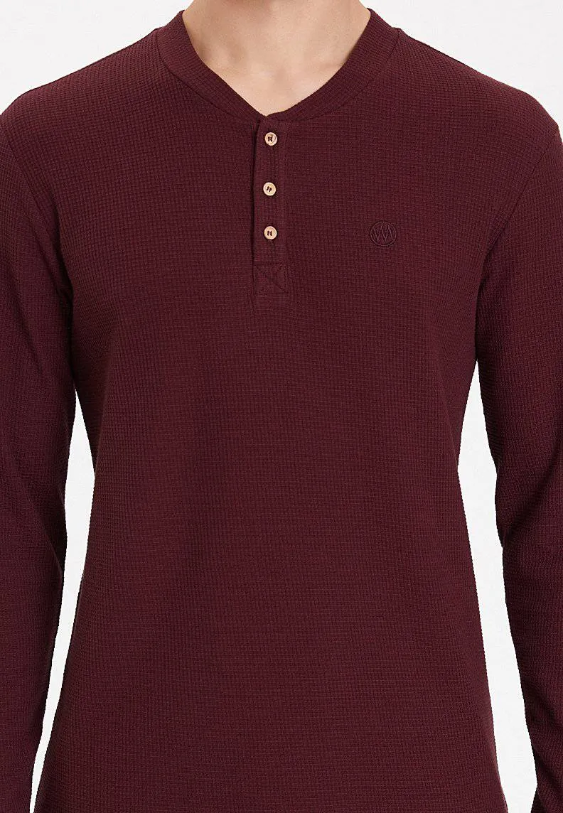 Koyu Kırmızı Henley Yaka Pamuklu Regular Fit Waffle Kumaş Uzun Kollu Erkek T-Shirt ESSENTIALS LONG SLEEVE HENLEY