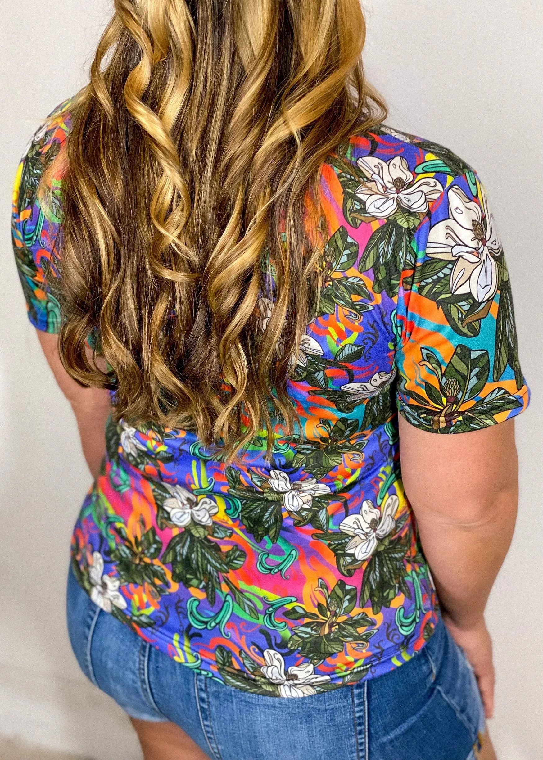 MAGNOLIA V-NECK T-SHIRT *2 LEFT!*