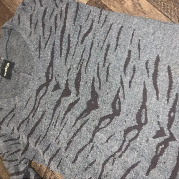 Monrow tiger stripe knit sweater size small