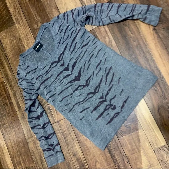 Monrow tiger stripe knit sweater size small