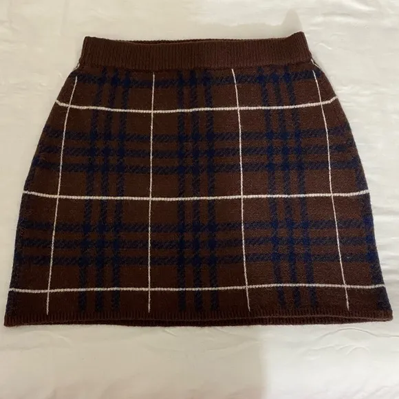 NWOT En Saison Plaid Sweater Knit Mini Skirt In Brown Multi Size Medium.