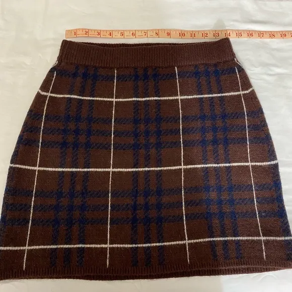 NWOT En Saison Plaid Sweater Knit Mini Skirt In Brown Multi Size Medium.