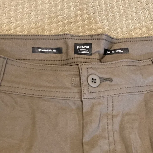 NWT PRANA HALLE CAPRI PLUS II SLATE GREEN SHORTS WOMEN