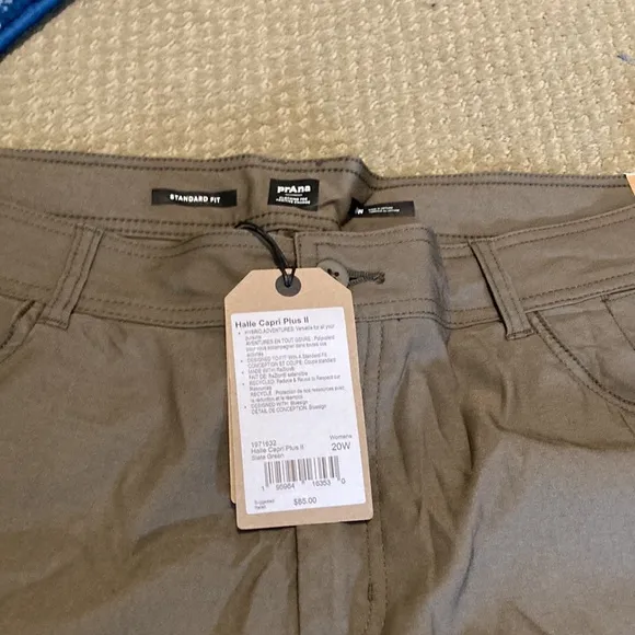 NWT PRANA HALLE CAPRI PLUS II SLATE GREEN SHORTS WOMEN