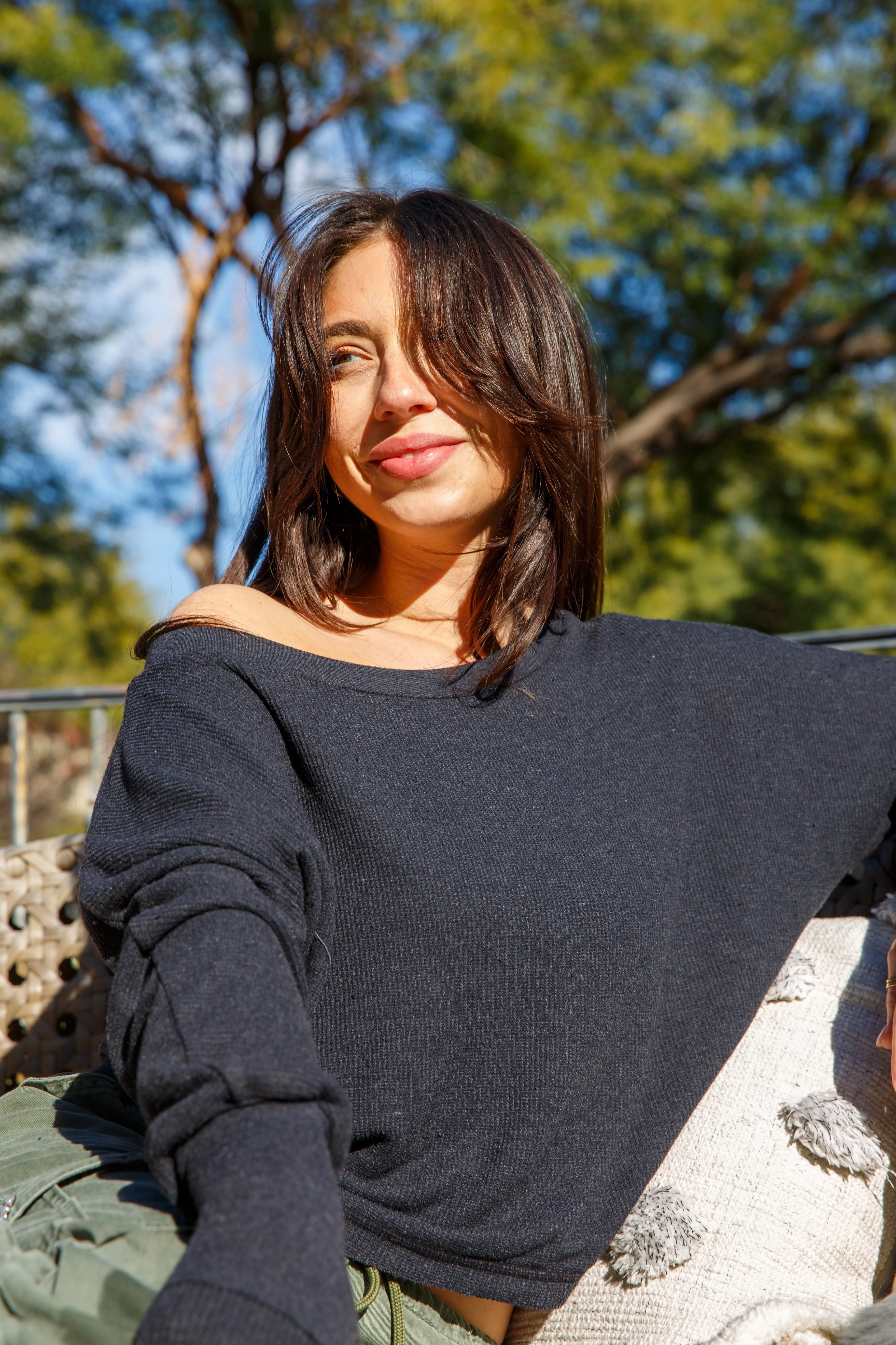 OFF SHOULDER SWEATSHIRT - BLACK
