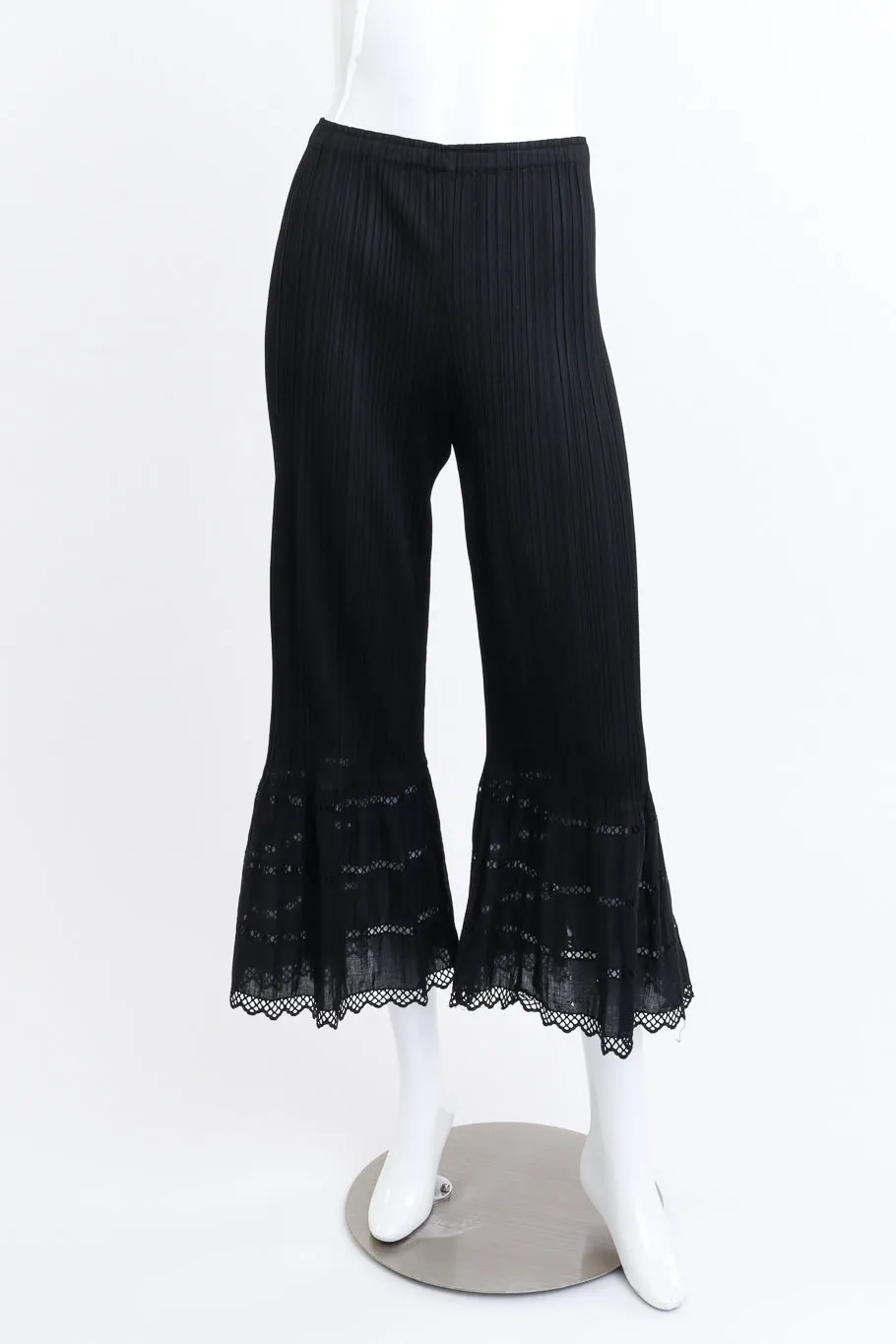 Plissé Bell Bottom Capri Pants