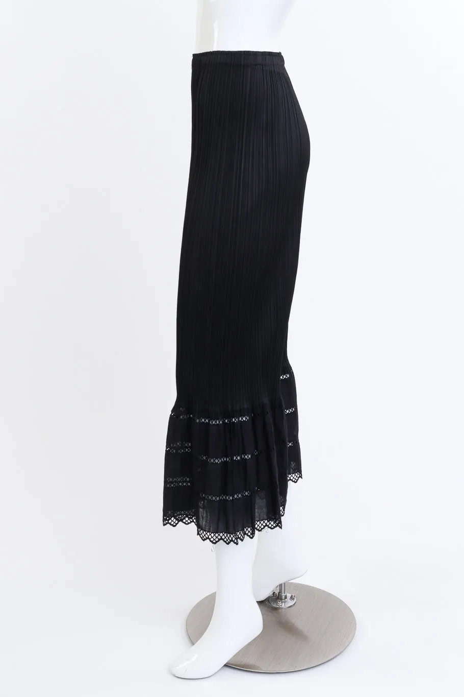 Plissé Bell Bottom Capri Pants