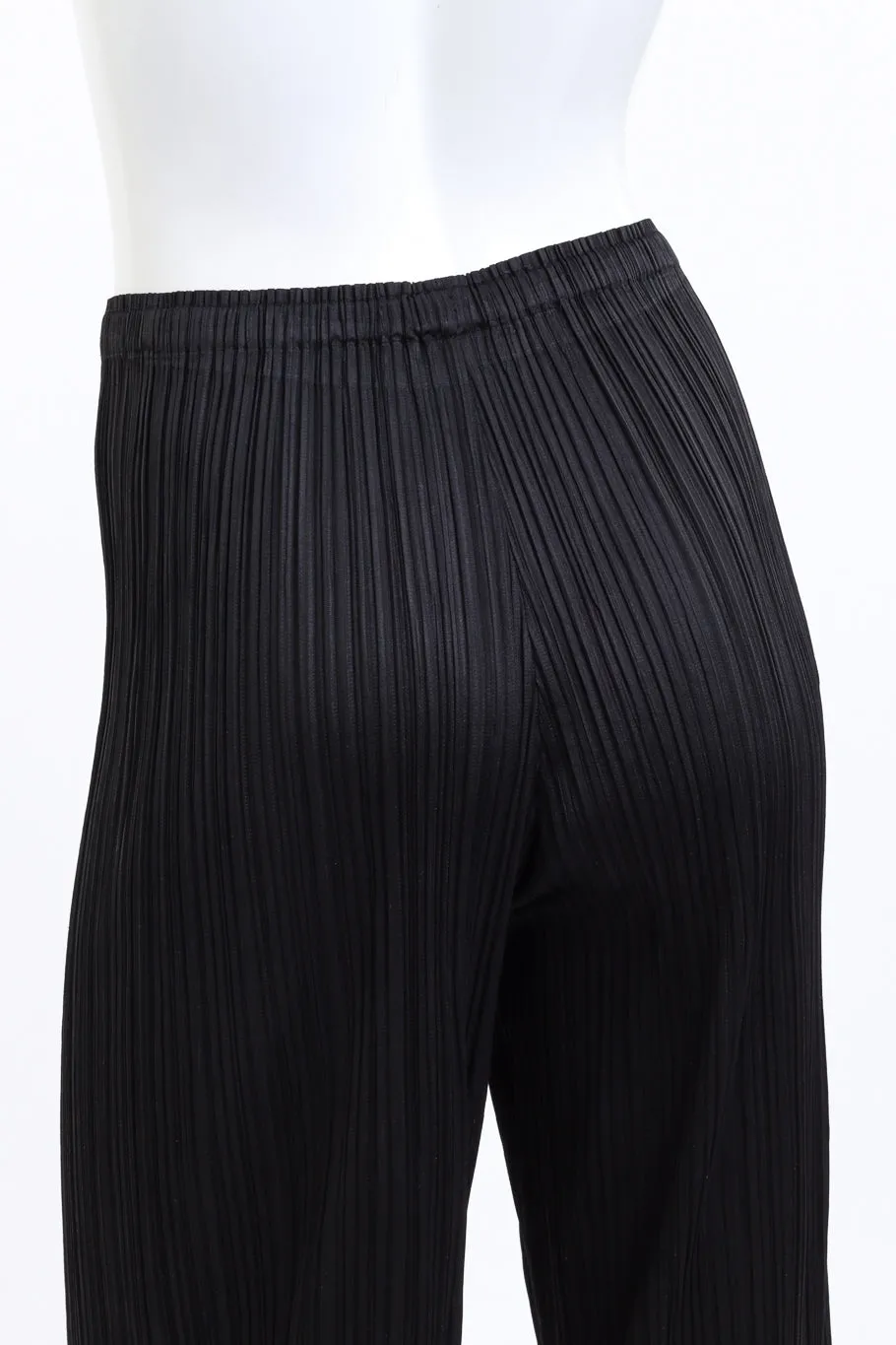 Plissé Bell Bottom Capri Pants