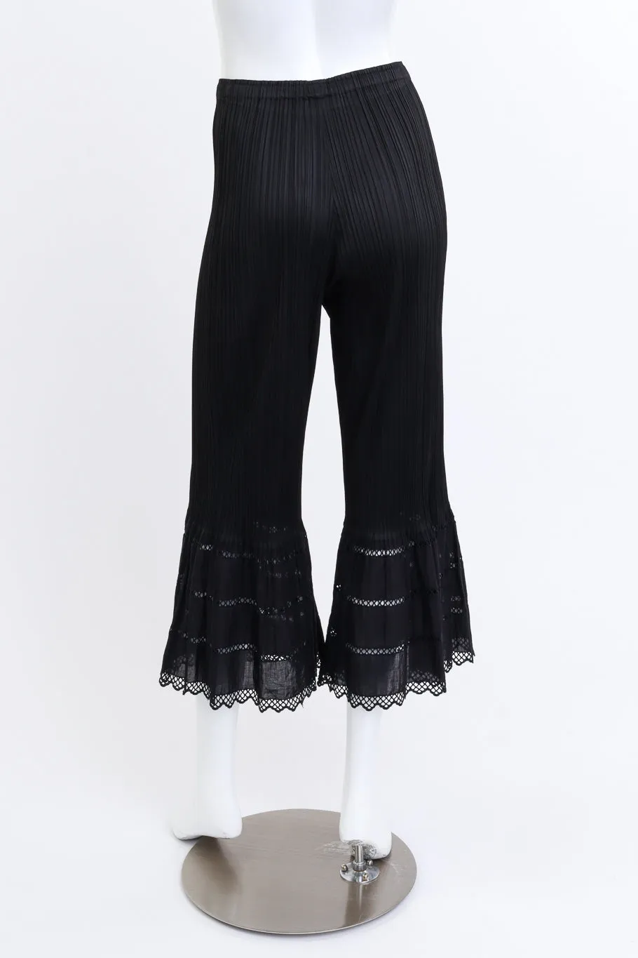 Plissé Bell Bottom Capri Pants