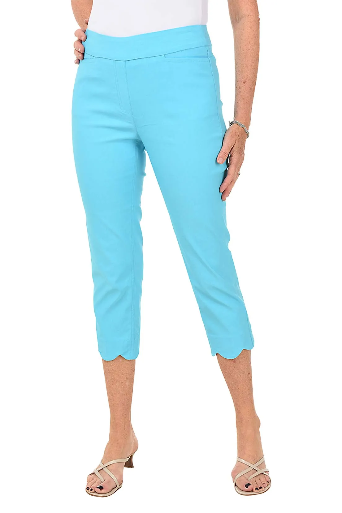 Pull-On Scalloped Capri Pant