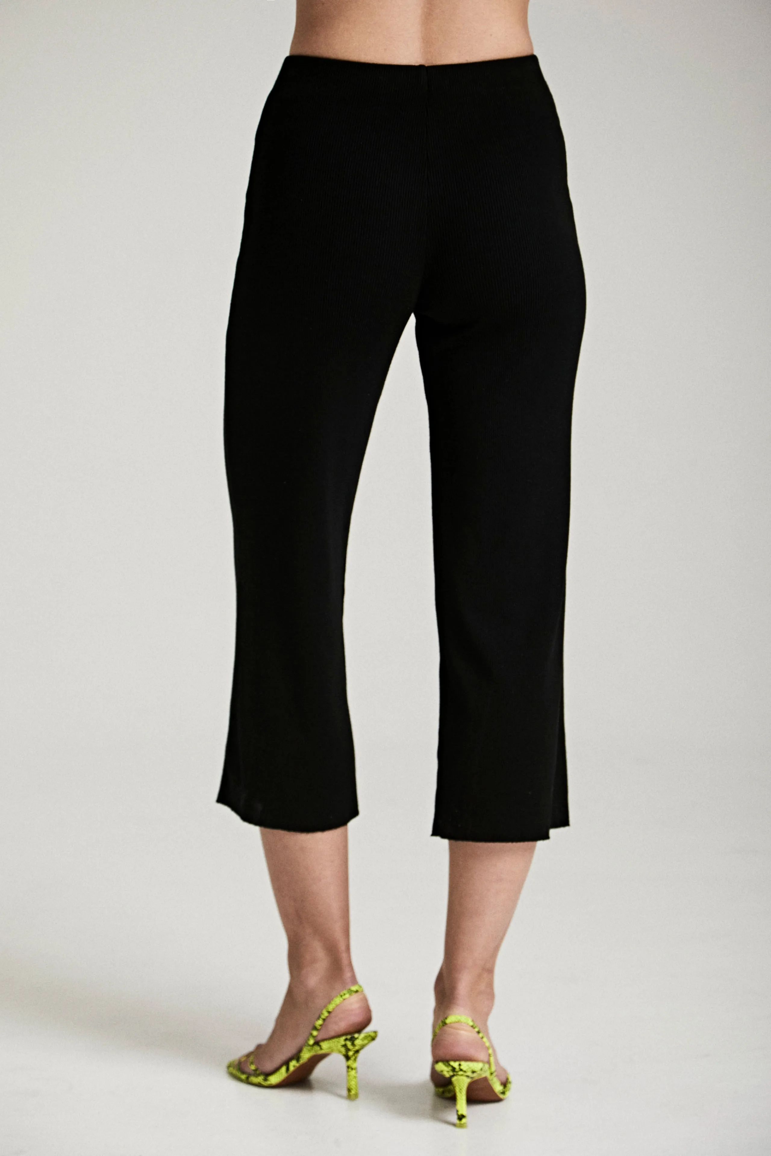 Ribbed Wide Leg Cropped Pant