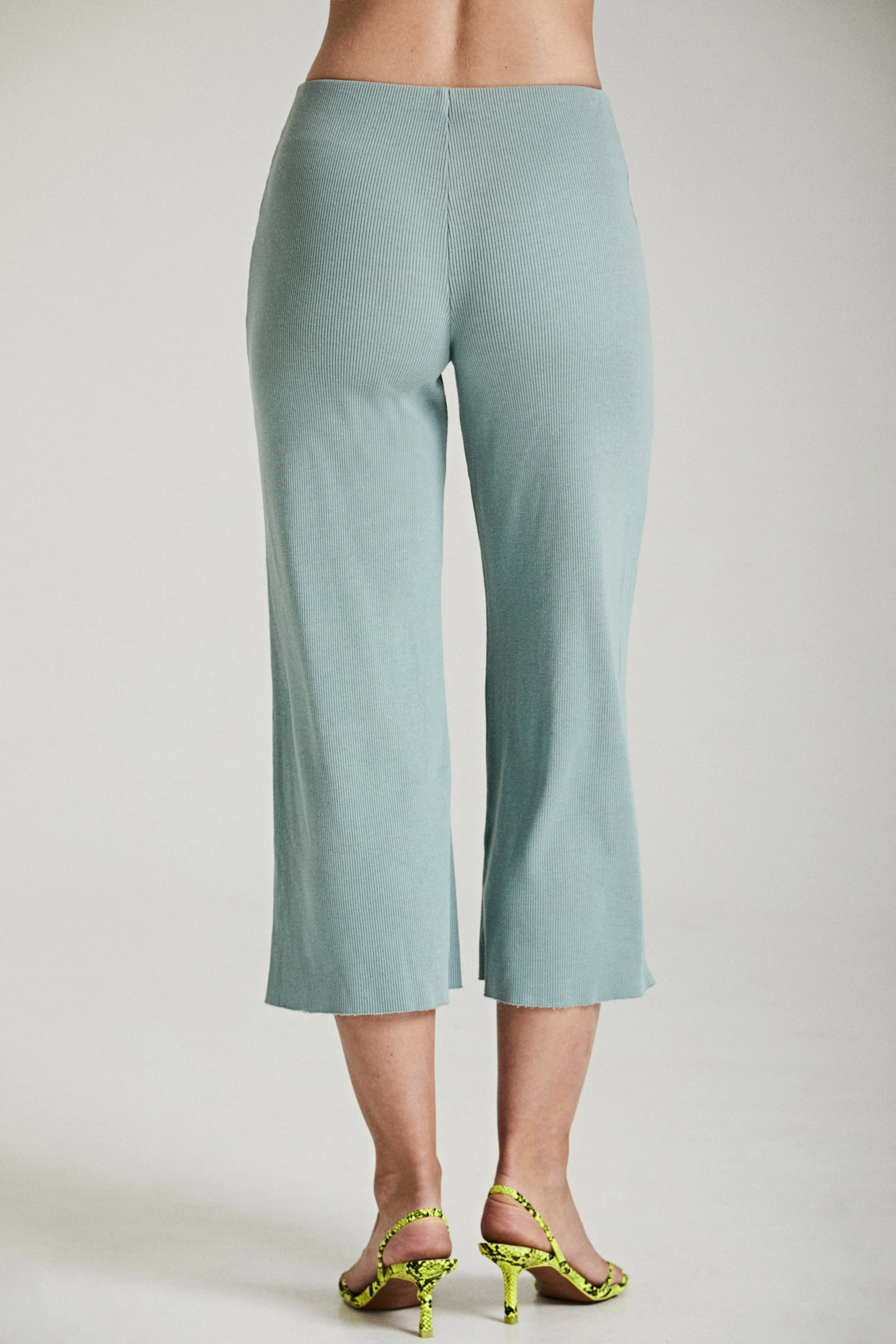 Ribbed Wide Leg Cropped Pant
