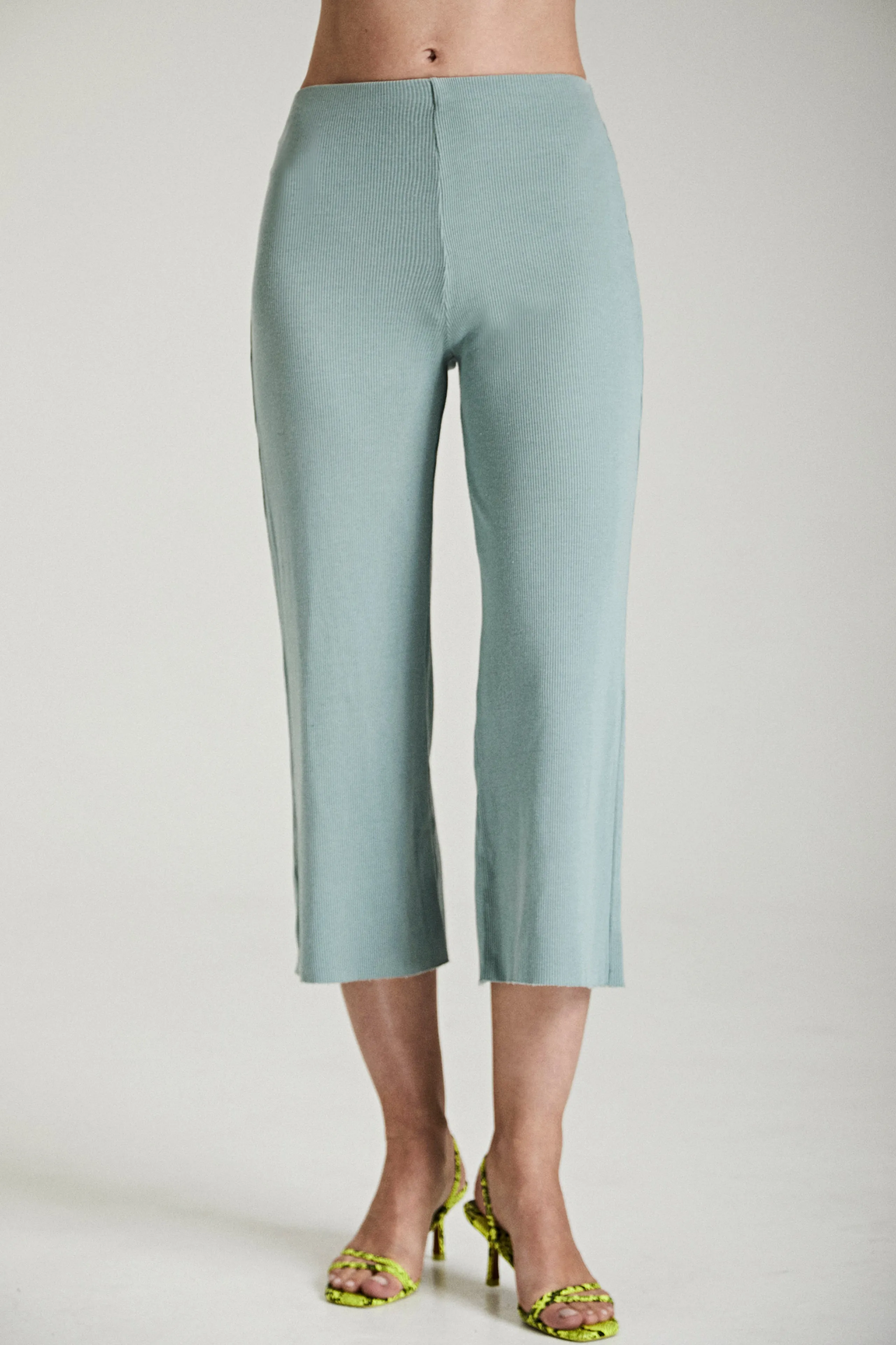 Ribbed Wide Leg Cropped Pant