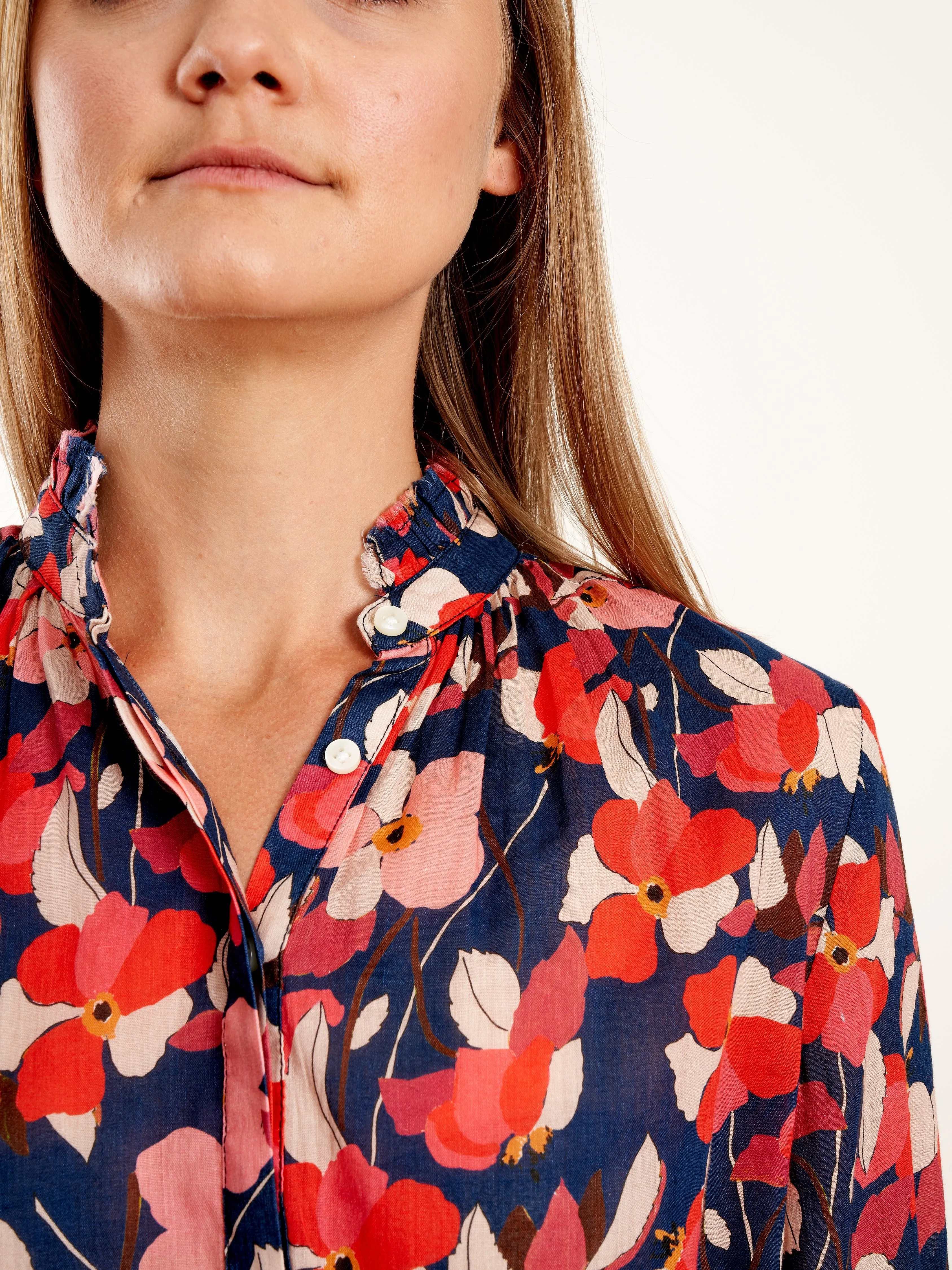 sara henley shirt - navy floral
