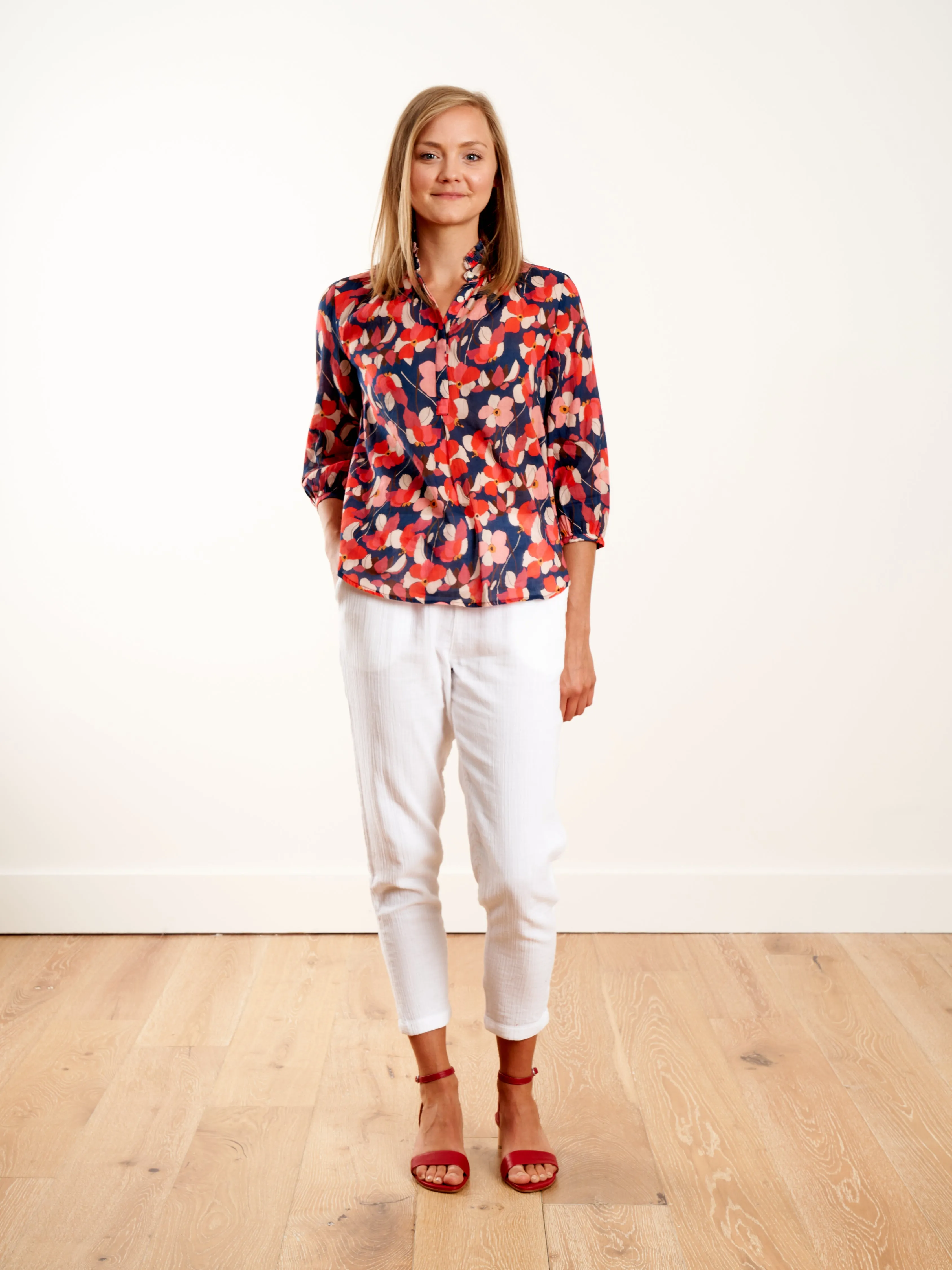 sara henley shirt - navy floral
