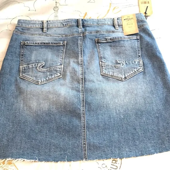 Silver jeans company Francy Denim skirt. sz 12. NWT