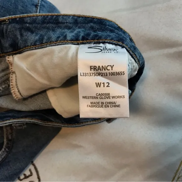 Silver jeans company Francy Denim skirt. sz 12. NWT