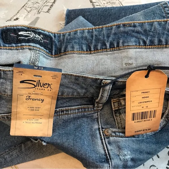 Silver jeans company Francy Denim skirt. sz 12. NWT