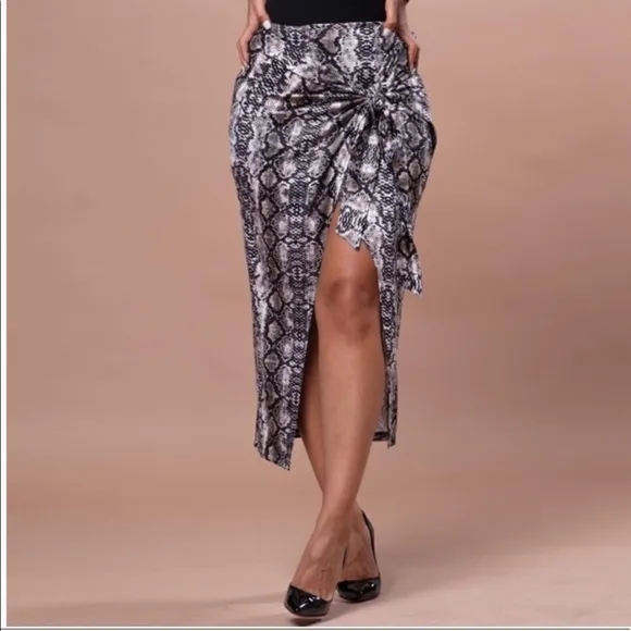 Snakeskin Print Skirt from Byegreis