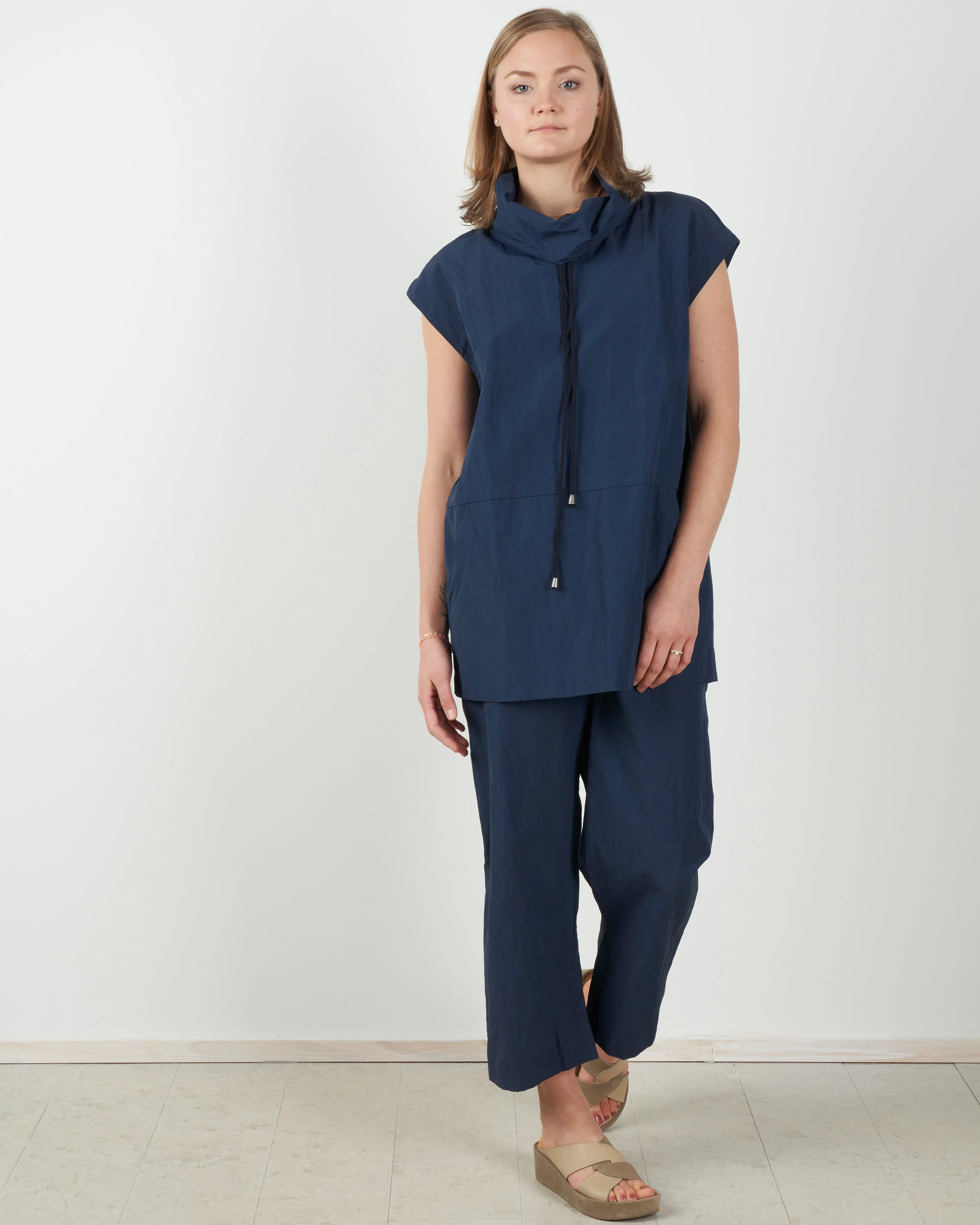 split hem capri pant - navy
